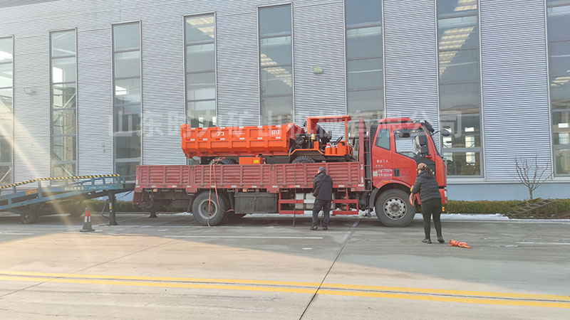 12噸礦用井下自卸車發貨山東某礦山